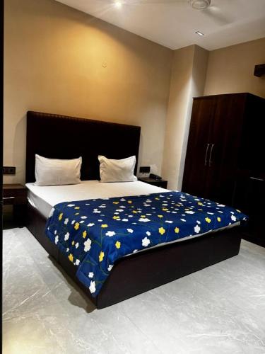 The Pearl Hotel Sirsa,,5 star