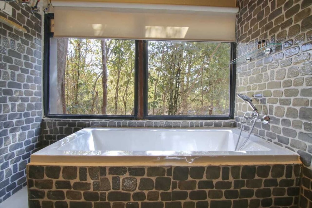 wilderness camp resort pench