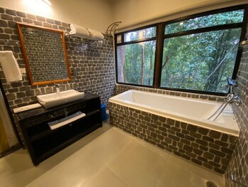 wilderness camp resort pench