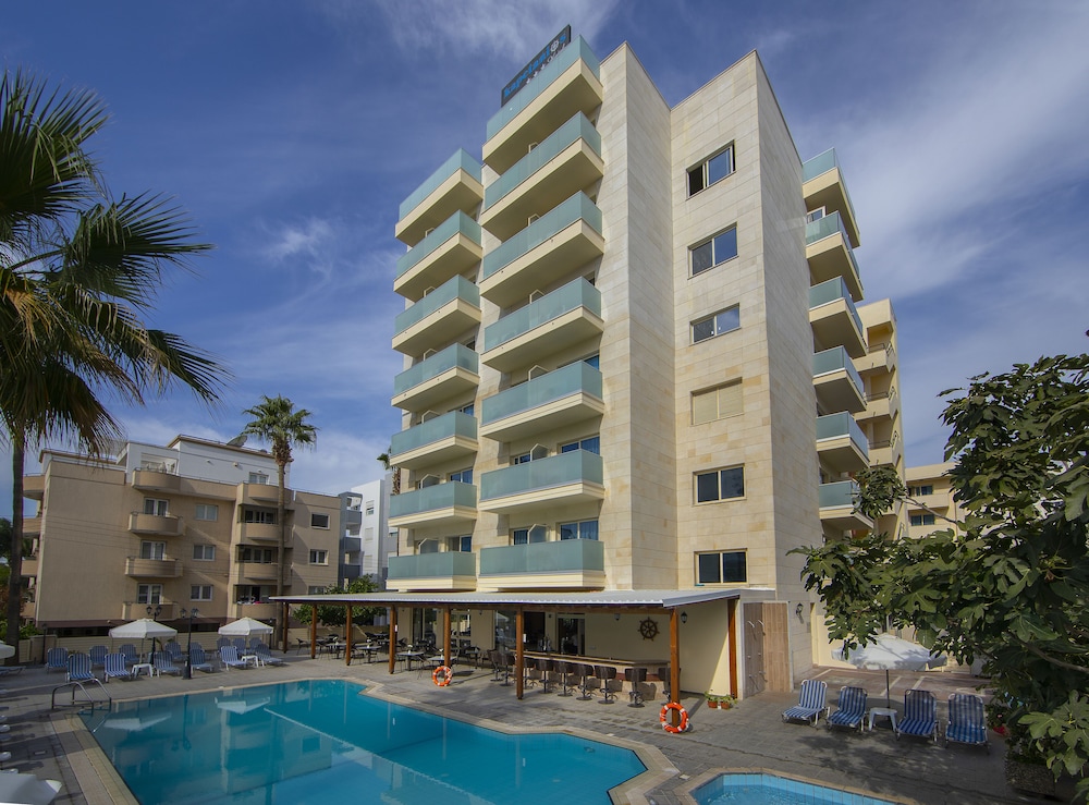 kapetanios limassol hotel