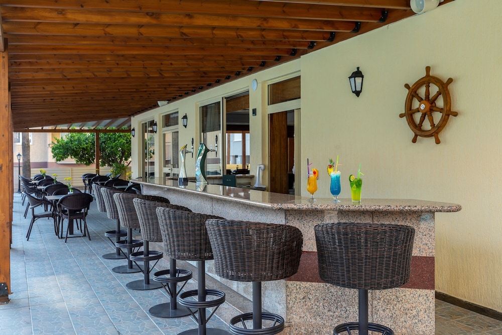 kapetanios limassol hotel