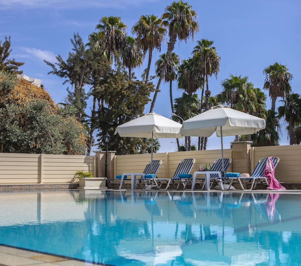 kapetanios limassol hotel