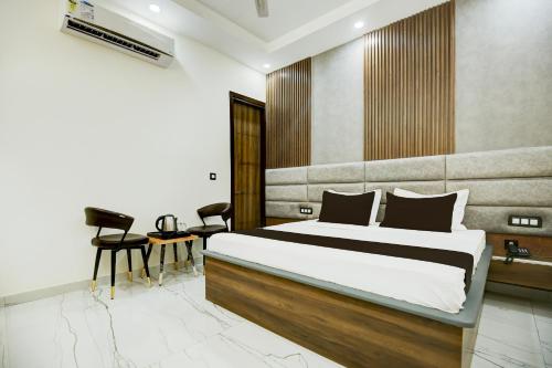 Hotel Platinum,,3 star