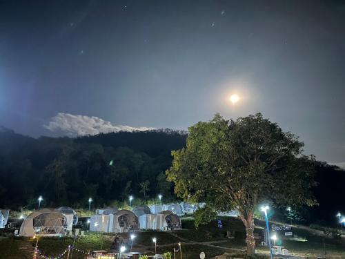 nino san glamping pak chong