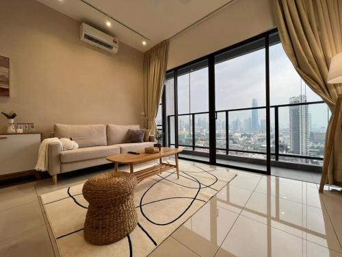 klcity and klcc view modern style 2r2b 6 pax