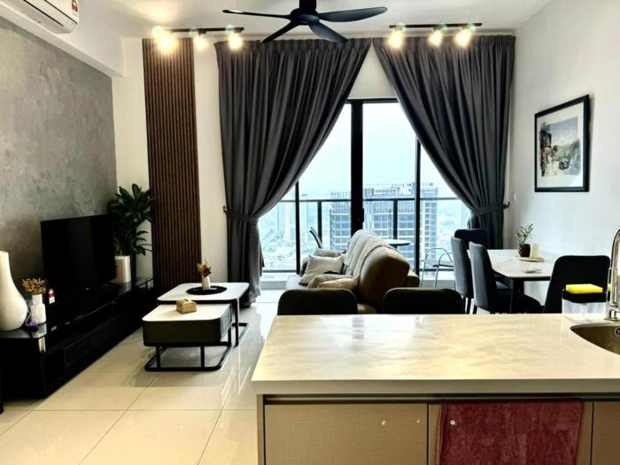 3r3b klcity centreview balcony 8 pax