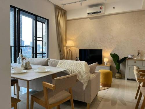 3r3b klcity centreview balcony 8 pax