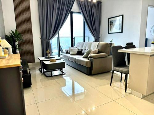 3r3b klcity centreview balcony 8 pax