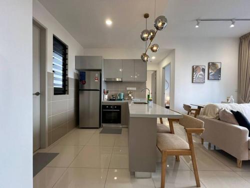 3R3b Klcity Centreview (Balcony) - 8 Pax,,5 star