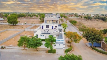 paradise point resort