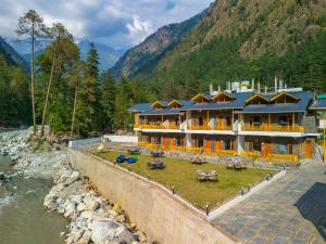 the social stays kasol