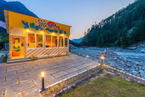 the social stays kasol