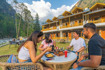 the social stays kasol