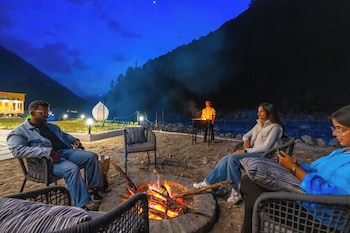 the social stays kasol