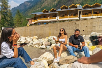 the social stays kasol