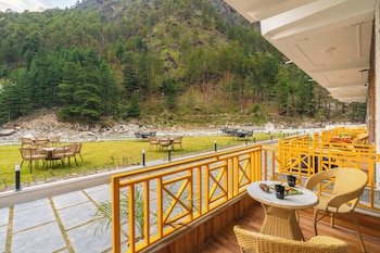 the social stays kasol
