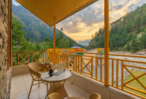 The Social Stays Kasol Formerly Artbuzz,,1 star