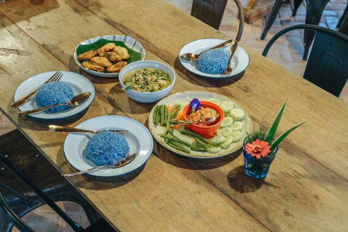 the river runs chiang klang