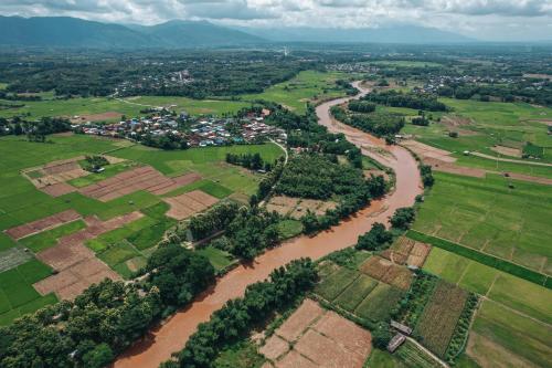 the river runs chiang klang