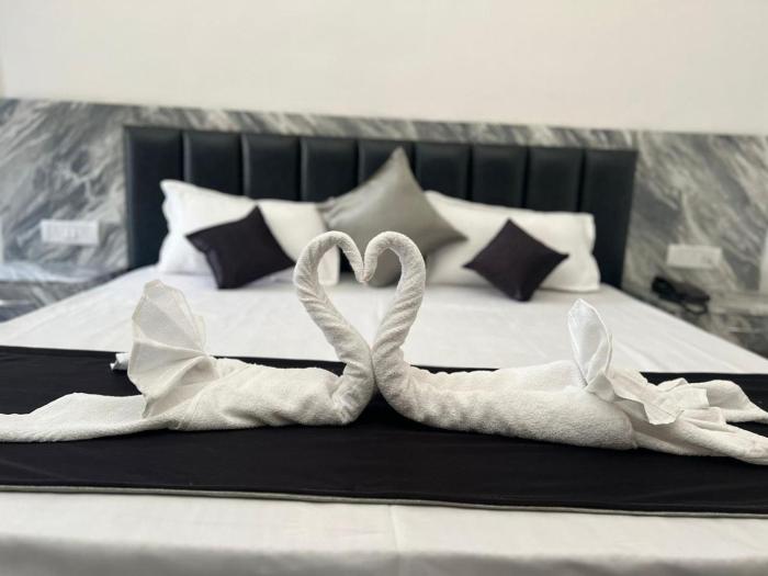 the whispering palms resort