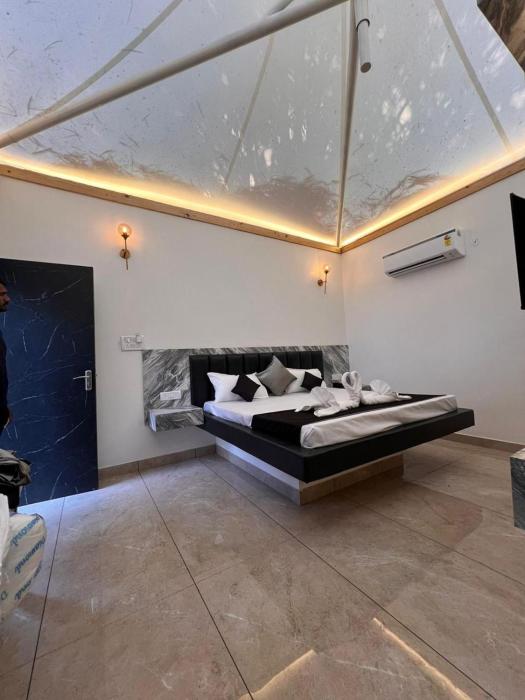 the whispering palms resort