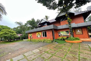 ayurgem ayurveda yoga and wellness retreat