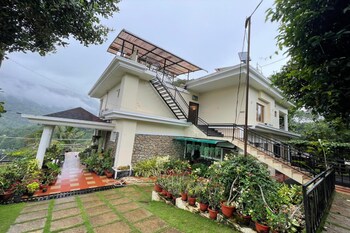 ayurgem ayurveda yoga and wellness retreat