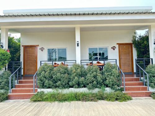 the white house pandn hotel chiang rai