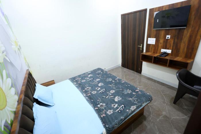 shri girraj residency