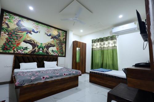 Shri Girraj Residency,,2 star