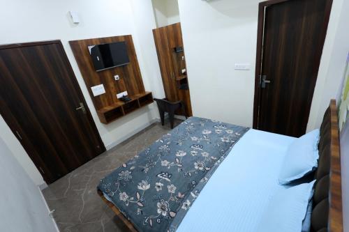 shri girraj residency