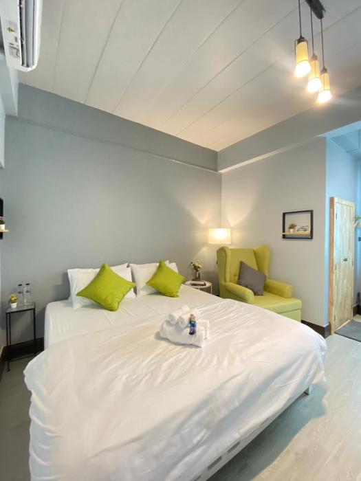 triple j hotel trang