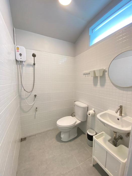 triple j hotel trang