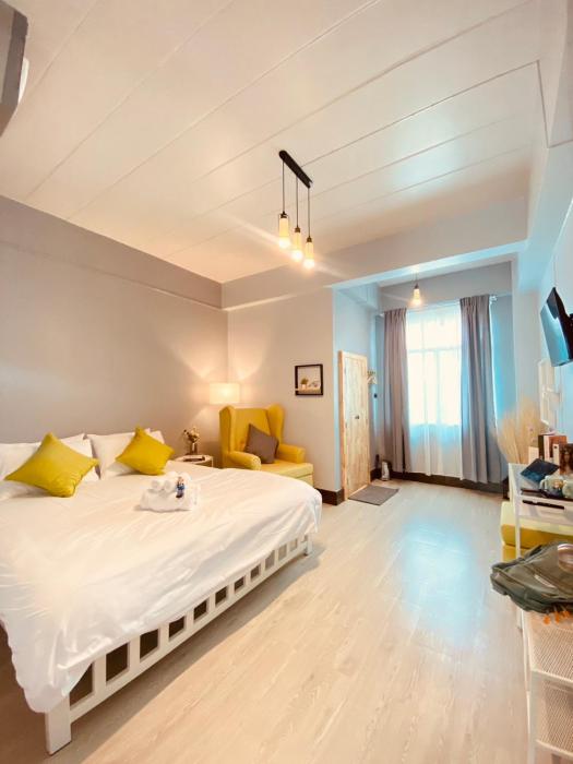 triple j hotel trang