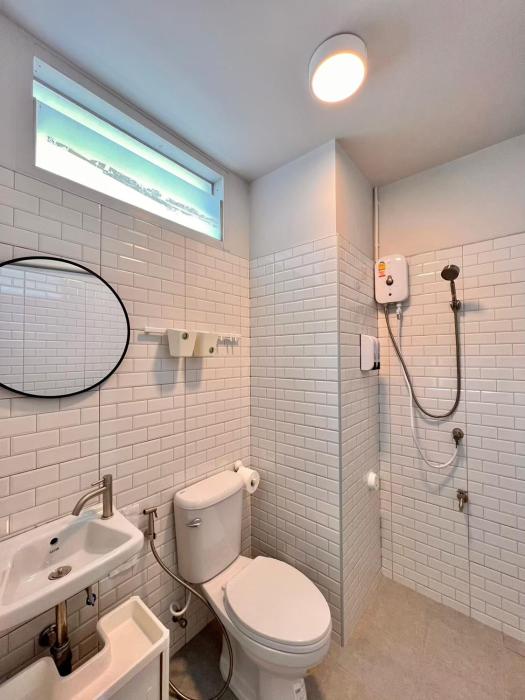 triple j hotel trang