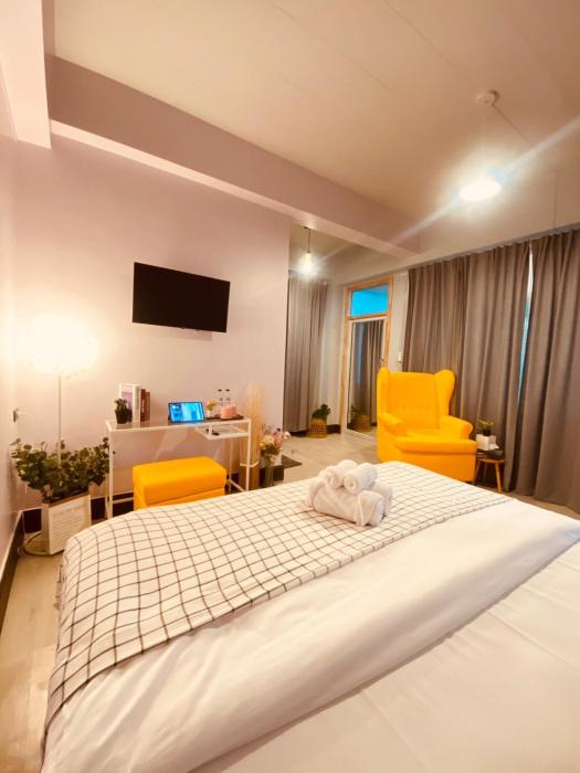 triple j hotel trang