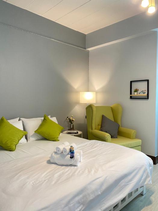 triple j hotel trang