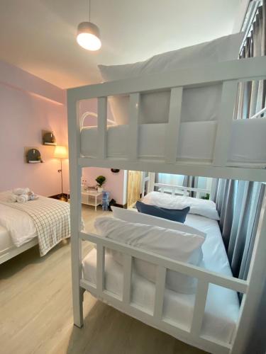 triple j hotel trang