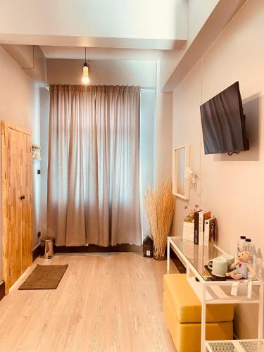 triple j hotel trang