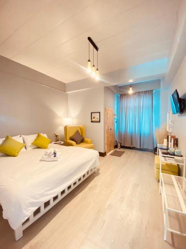 triple j hotel trang