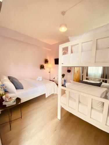 triple j hotel trang