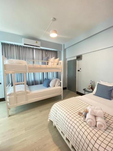 triple j hotel trang