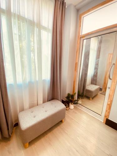 triple j hotel trang