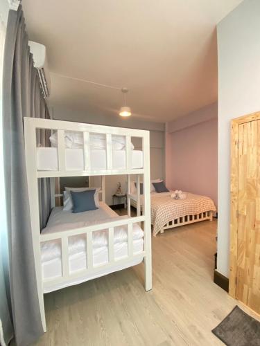 triple j hotel trang