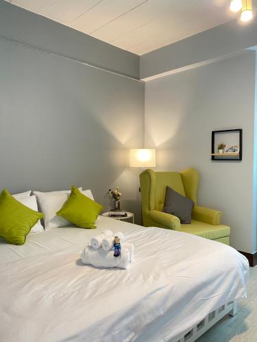 triple j hotel trang
