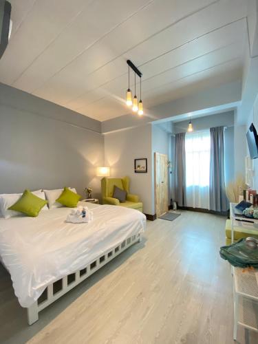 triple j hotel trang