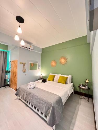 triple j hotel trang