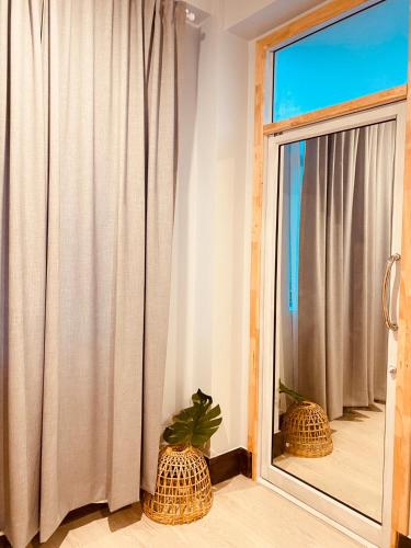 triple j hotel trang