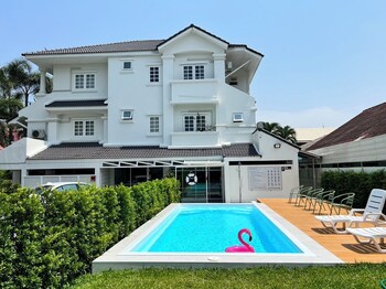 Mini-Me Hubs - Charm Suites In Old City,,3 star