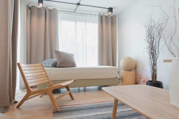 mini me hubs charm suites in old city